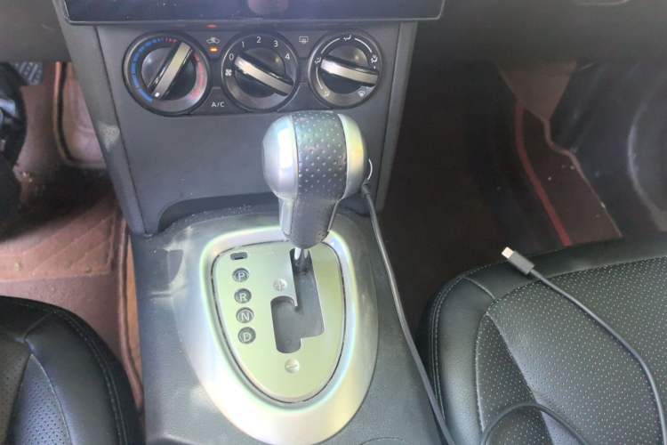 Used Nissan Qashqai 2015 2.0 XL Coolfire CVT 2WD Gear Lever