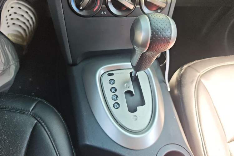 Used Nissan Qashqai 2015 2.0 XL Coolfire CVT 2WD Gear Lever