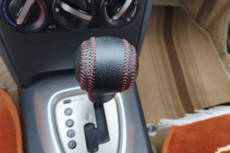 Used Nissan Qashqai 2015 2.0 XL Coolfire CVT 2WD Gear Lever
