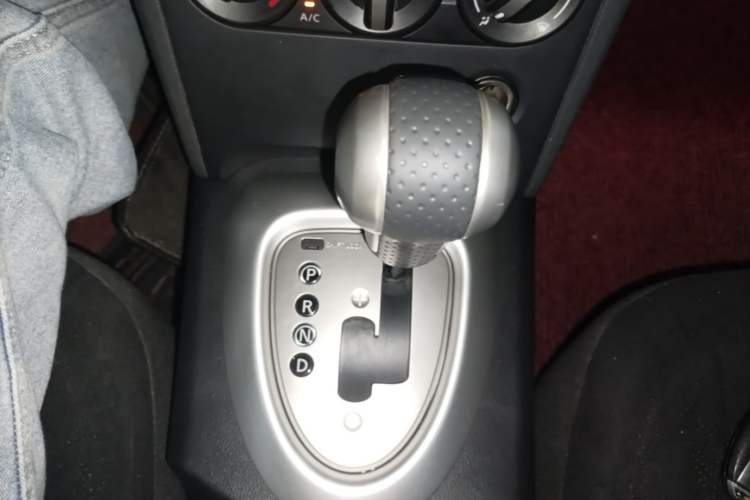 Used Nissan Qashqai 2015 2.0 XL Coolfire CVT 2WD Gear Lever
