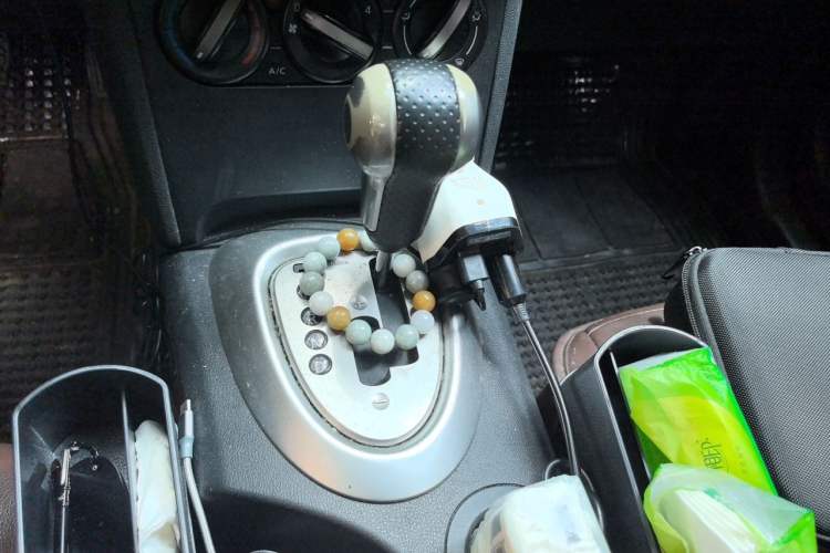 Used Nissan Qashqai 2015 2.0 XL Coolfire CVT 2WD Gear Lever