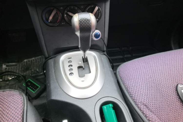 Used Nissan Qashqai 2015 2.0 XL Coolfire CVT 2WD Gear Lever
