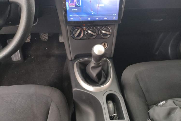 Used Nissan Qashqai 2015 2.0 XL Cool Fire MT 2WD Gear Lever