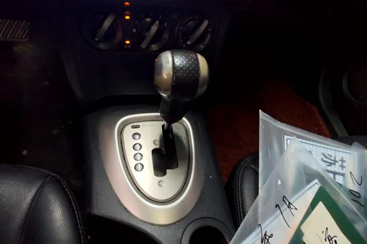 Used Nissan Qashqai 2015 2.0 XL Coolfire CVT 2WD Gear Lever