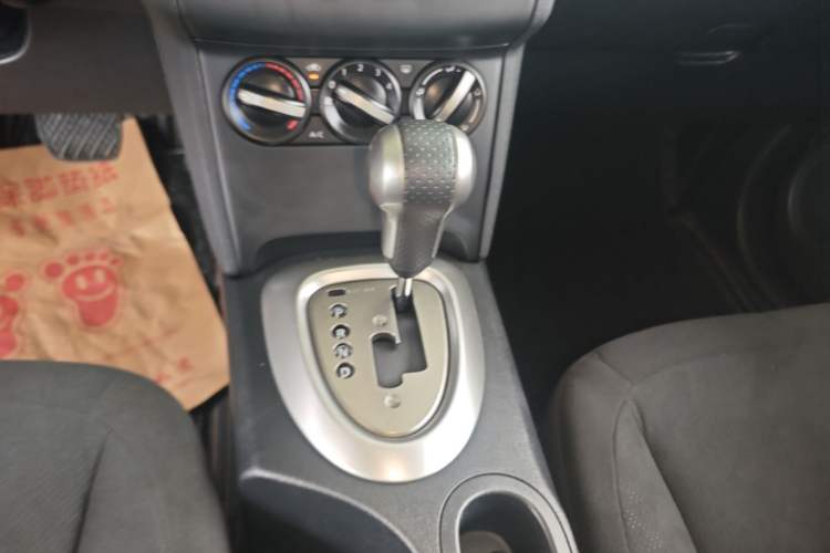 Used Nissan Qashqai 2015 2.0 XL Coolfire CVT 2WD Gear Lever