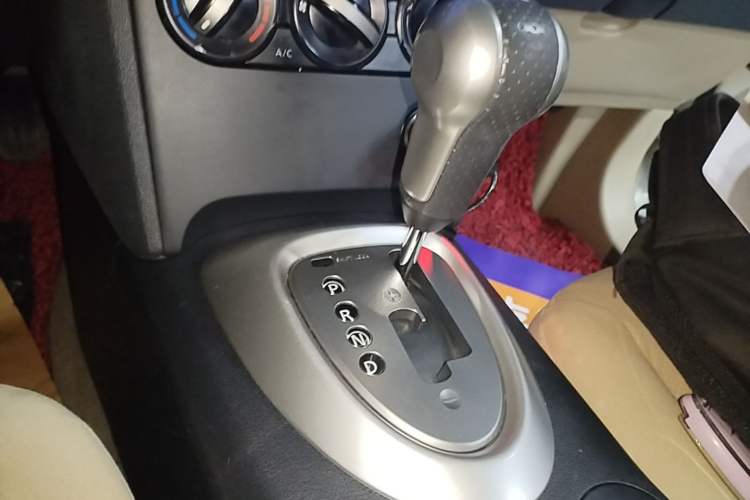 Used Nissan Qashqai 2015 2.0 XL Coolfire CVT 2WD Gear Lever