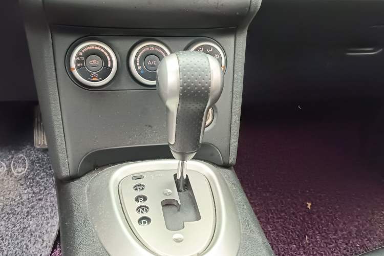 Used Nissan Qashqai 2015 2.0 XV Coolray CVT 2WD Gear Lever