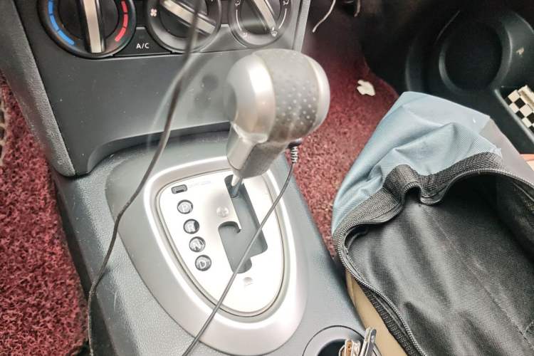 Used Nissan Qashqai 2015 2.0 XL Coolfire CVT 2WD Gear Lever