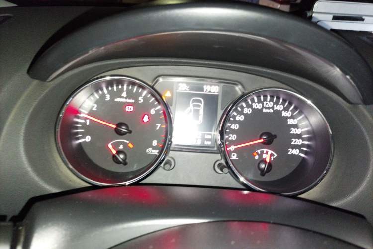Used Nissan Qashqai 2015 2.0 XL Cool Fire MT 2WD Instrument Cluster
