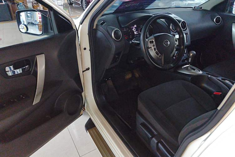Used Nissan Qashqai 2015 2.0 XL Coolfire CVT 2WD Interior 1