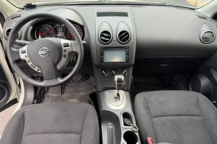 Used Nissan Qashqai 2015 2.0 XL Coolfire CVT 2WD Interior 1