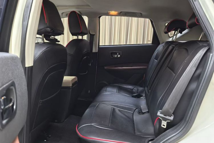Used Nissan Qashqai 2015 2.0 XL Coolfire CVT 2WD Interior 1