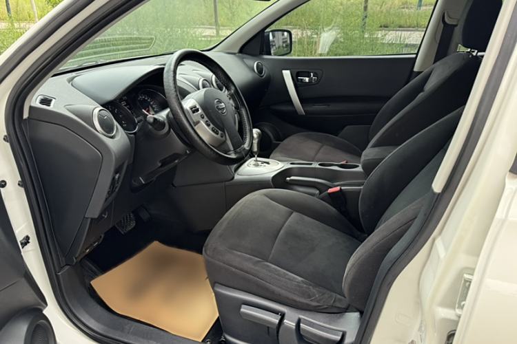 Used Nissan Qashqai 2015 2.0 XL Coolfire CVT 2WD Interior 2