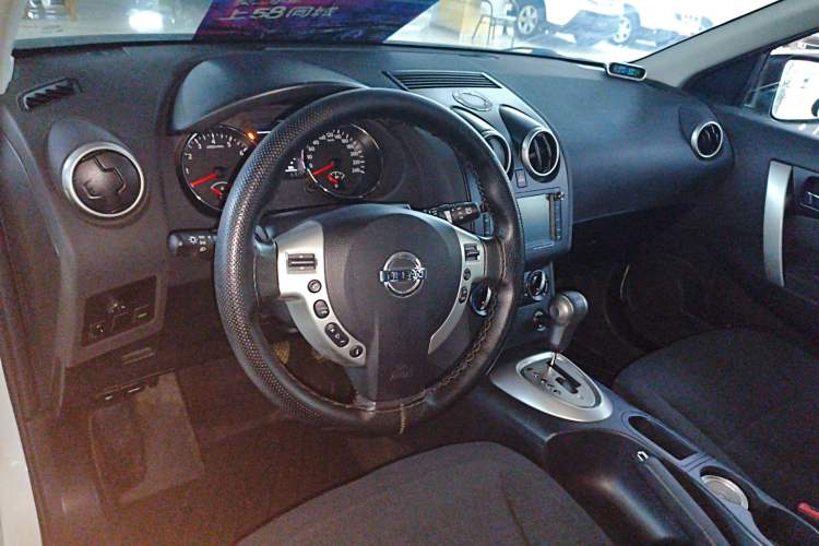 Used Nissan Qashqai 2015 2.0 XL Coolfire CVT 2WD Interior 2