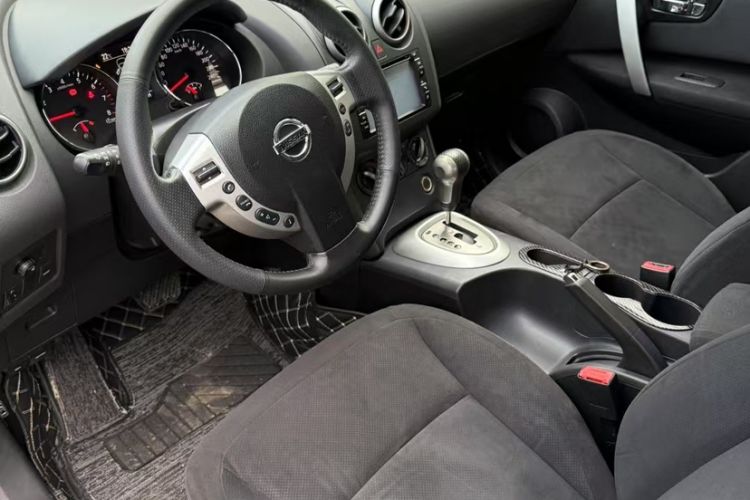 Used Nissan Qashqai 2015 2.0 XL Coolfire CVT 2WD Interior 2