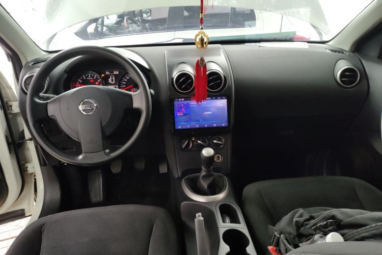 Used Nissan Qashqai 2015 2.0 XL Cool Fire MT 2WD Interior 2