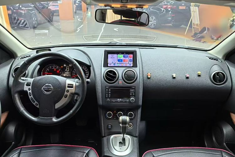 Used Nissan Qashqai 2015 2.0 XL Coolfire CVT 2WD Interior 2