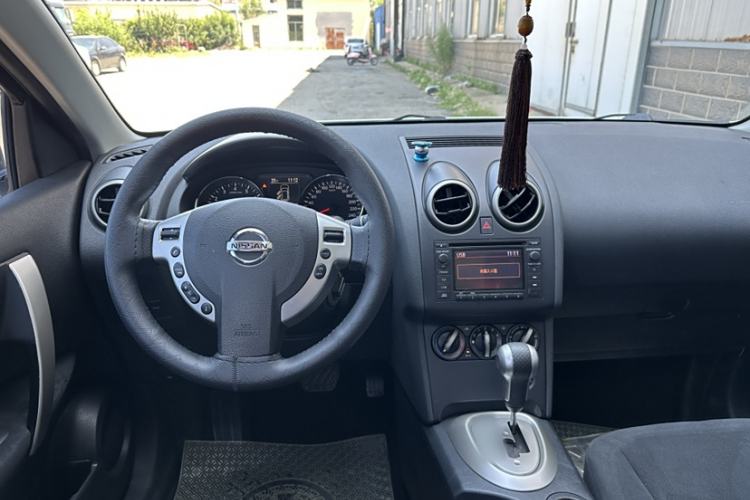 Used Nissan Qashqai 2015 2.0 XL Coolfire CVT 2WD Interior 2