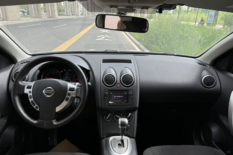 Used Nissan Qashqai 2015 2.0 XL Coolfire CVT 2WD Interior 3