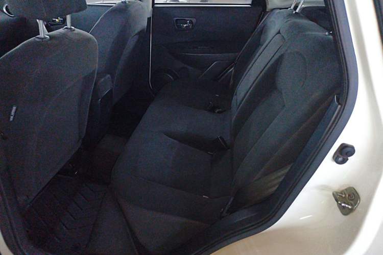 Used Nissan Qashqai 2015 2.0 XL Coolfire CVT 2WD Interior 3
