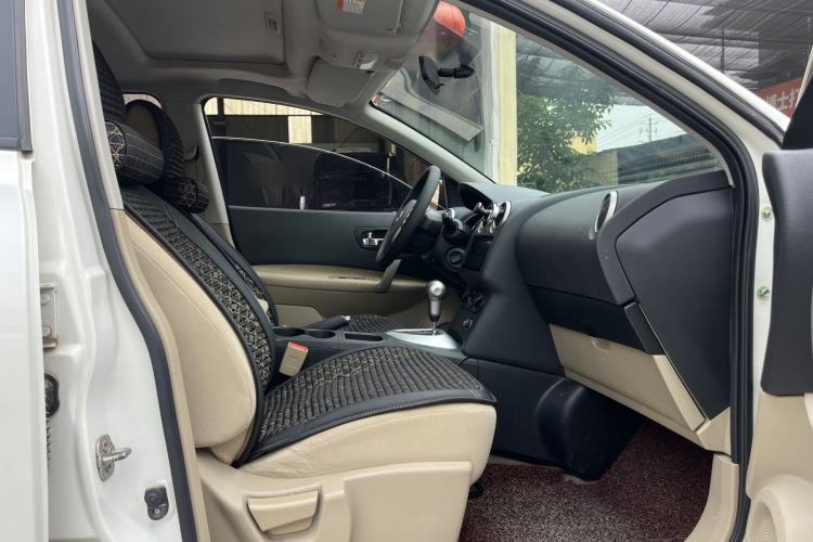 Used Nissan Qashqai 2015 2.0 XL Coolfire CVT 2WD Interior 3