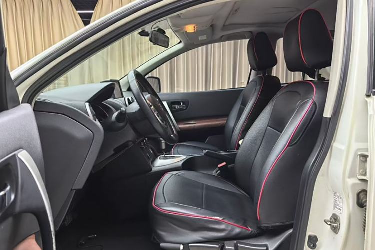 Used Nissan Qashqai 2015 2.0 XL Coolfire CVT 2WD Interior 3