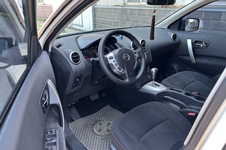 Used Nissan Qashqai 2015 2.0 XL Coolfire CVT 2WD Interior 3