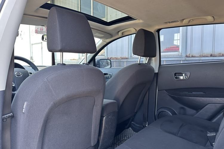 Used Nissan Qashqai 2015 2.0 XL Coolfire CVT 2WD Interior 4