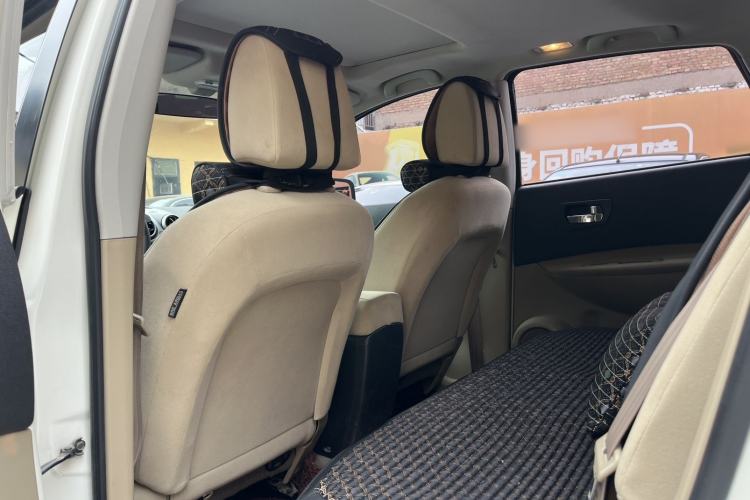Used Nissan Qashqai 2015 2.0 XL Coolfire CVT 2WD Interior 5