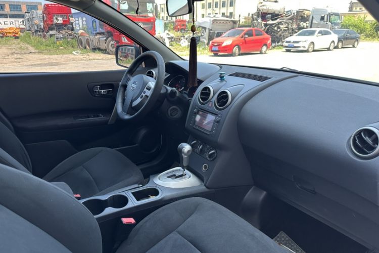 Used Nissan Qashqai 2015 2.0 XL Coolfire CVT 2WD Interior 5