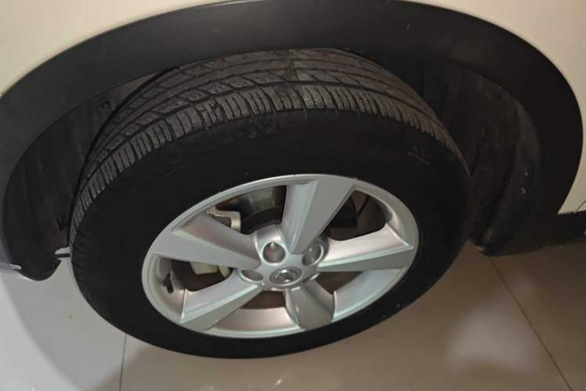 Used Nissan Qashqai 2015 2.0 XL Coolfire CVT 2WD Left Front Wheel Hub