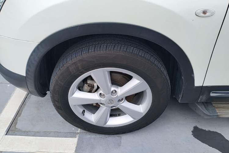 Used Nissan Qashqai 2015 2.0 XL Coolfire CVT 2WD Left Front Wheel Hub