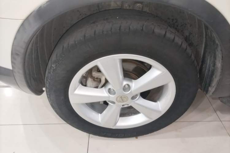 Used Nissan Qashqai 2015 2.0 XL Coolfire CVT 2WD Left Front Wheel Hub