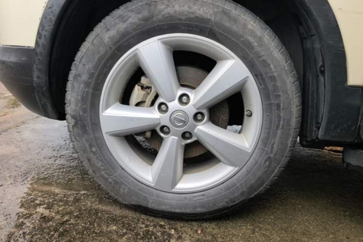 Used Nissan Qashqai 2015 2.0 XL Coolfire CVT 2WD Left Front Wheel Hub