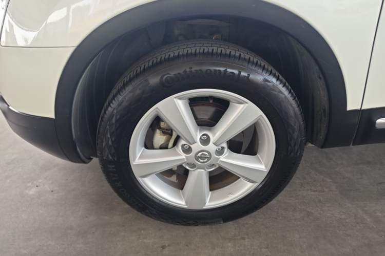 Used Nissan Qashqai 2015 2.0 XL Coolfire CVT 2WD Left Front Wheel Hub