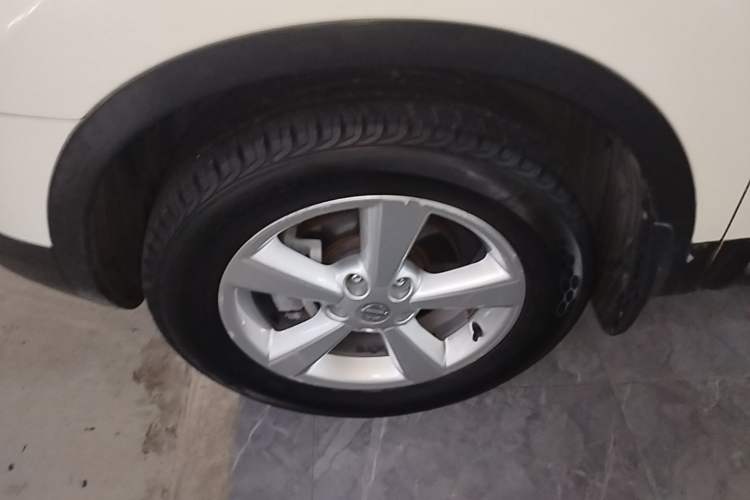 Used Nissan Qashqai 2015 2.0 XL Coolfire CVT 2WD Left Front Wheel Hub