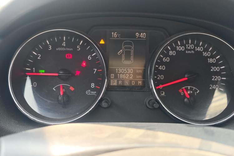 Used Nissan Qashqai 2015 2.0 XL Coolfire CVT 2WD Odometer Close Up
