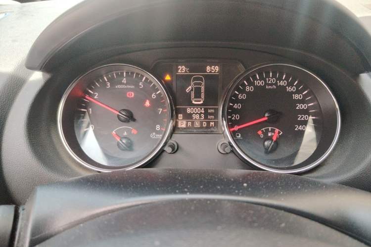 Used Nissan Qashqai 2015 2.0 XL Coolfire CVT 2WD Odometer Close Up