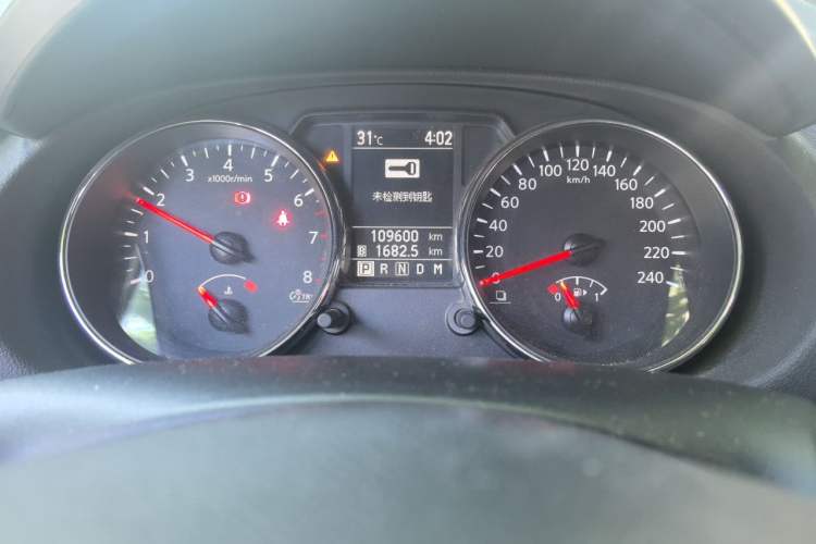 Used Nissan Qashqai 2015 2.0 XL Coolfire CVT 2WD Odometer Close Up