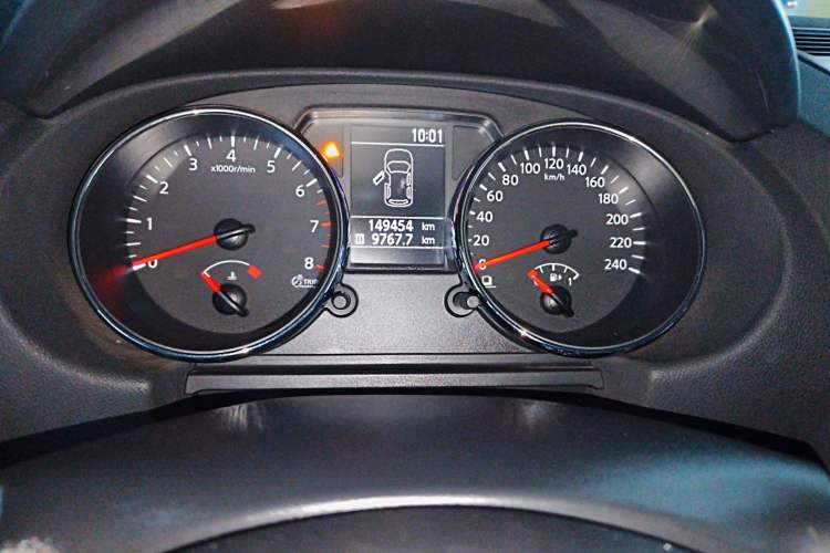 Used Nissan Qashqai 2015 2.0 XL Coolfire CVT 2WD Odometer Close Up
