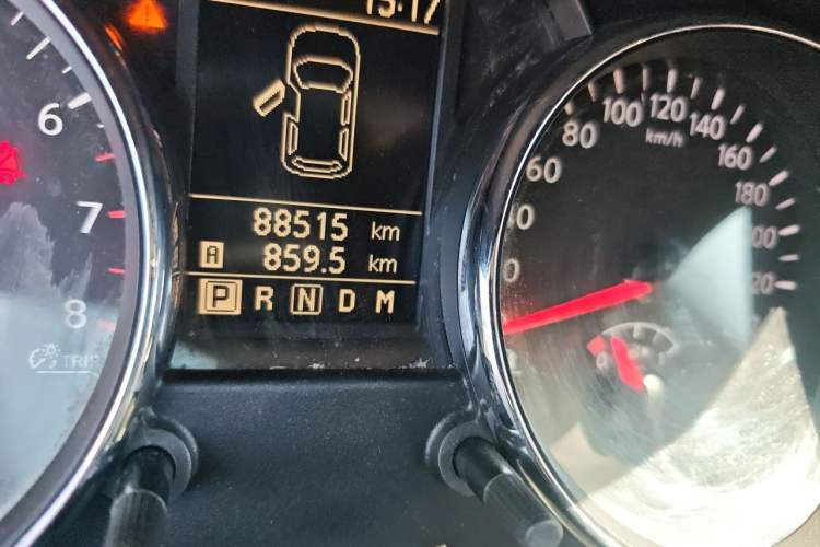 Used Nissan Qashqai 2015 2.0 XL Coolfire CVT 2WD Odometer Close Up