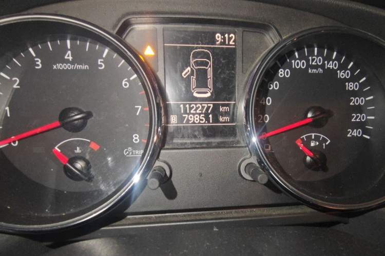 Used Nissan Qashqai 2015 2.0 XL Coolfire CVT 2WD Odometer Close Up