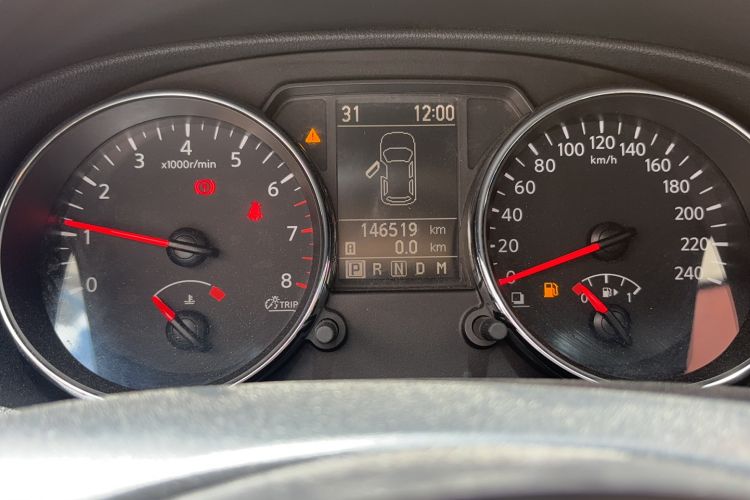 Used Nissan Qashqai 2015 2.0 XL Coolfire CVT 2WD Odometer Close Up