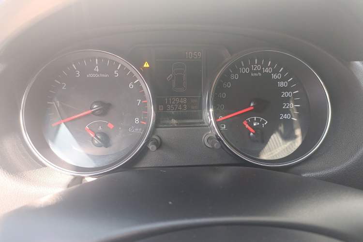 Used Nissan Qashqai 2015 2.0 XL Coolfire CVT 2WD Odometer Close Up
