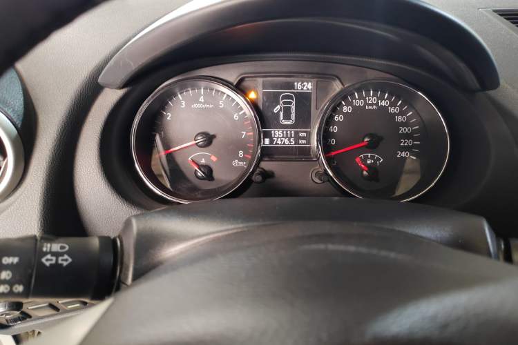 Used Nissan Qashqai 2015 2.0 XL Coolfire CVT 2WD Odometer Close Up