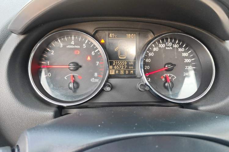 Used Nissan Qashqai 2015 2.0 XL Coolfire CVT 2WD Odometer Close Up
