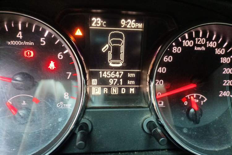 Used Nissan Qashqai 2015 2.0 XL Coolfire CVT 2WD Odometer Close Up