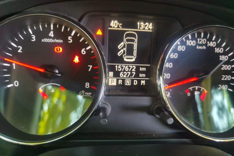 Used Nissan Qashqai 2015 2.0 XL Coolfire CVT 2WD Odometer Close Up