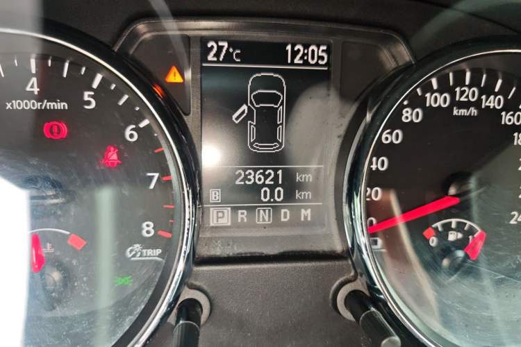 Used Nissan Qashqai 2015 2.0 XL Coolfire CVT 2WD Odometer Close Up