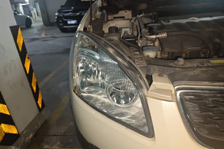 Used Nissan Qashqai 2015 2.0 XL Coolfire CVT 2WD Right Front Headlight